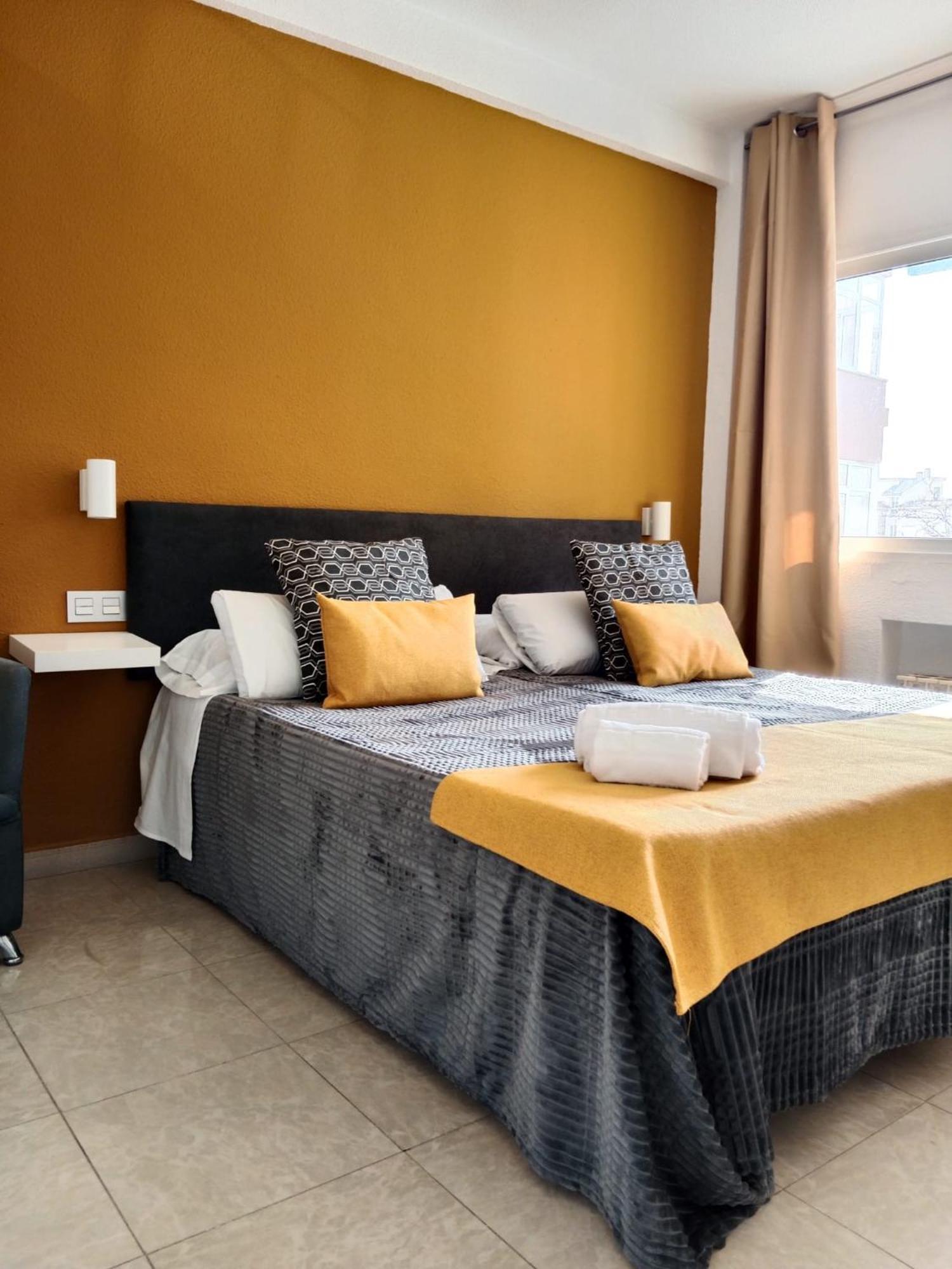 Apartamentos El Velero Torremolinos Chambre photo