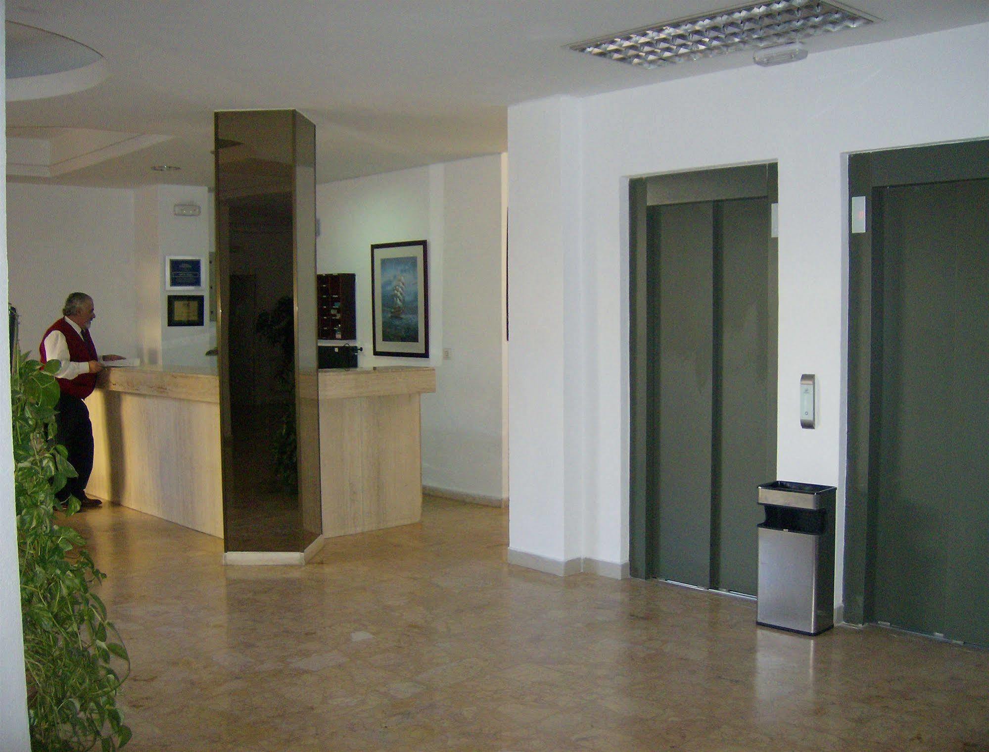 Apartamentos El Velero Torremolinos Extérieur photo